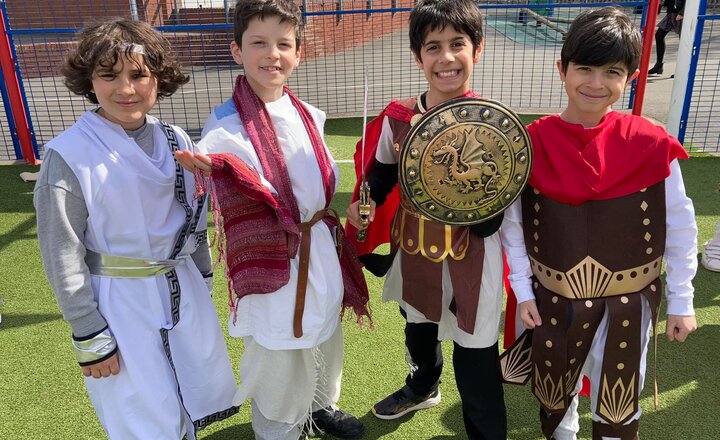 Image of Year 5 go back in time to Ancient Greece 