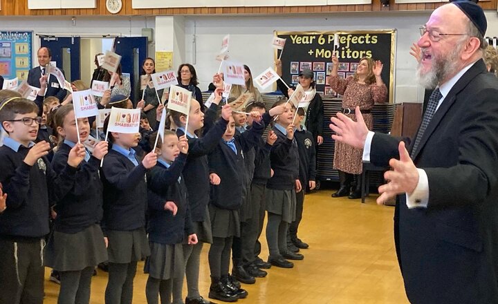 Image of Chief Rabbi visits Sinai to record new Shabbat UK song 