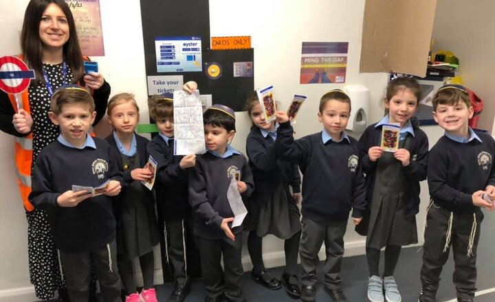 Image of Year 1 transforms into a busy London street