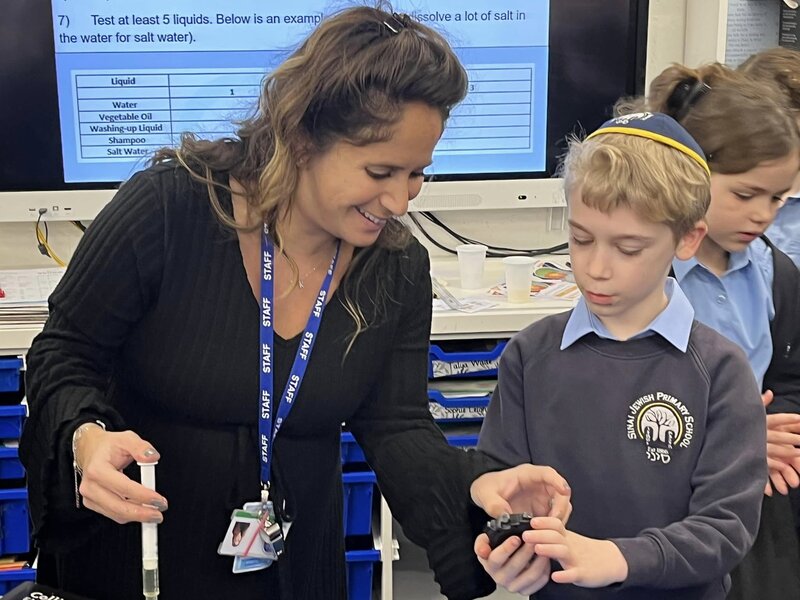 Image of Year 4 Science experiment - viscosity of liquids 