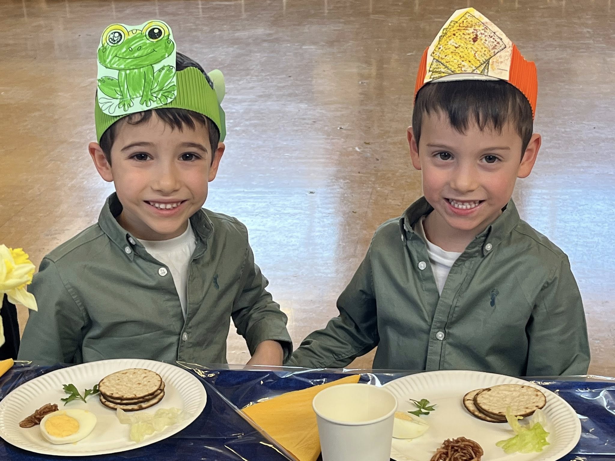 Image of Model Seders in full swing