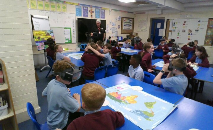 Image of This afternoon was our VR workshop about the Maya civilisation. It was amazing! Ask us about it :)