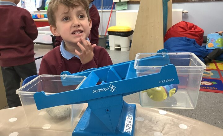 Image of Comparing mass in maths. Our key vocabulary is heavier and lighter.