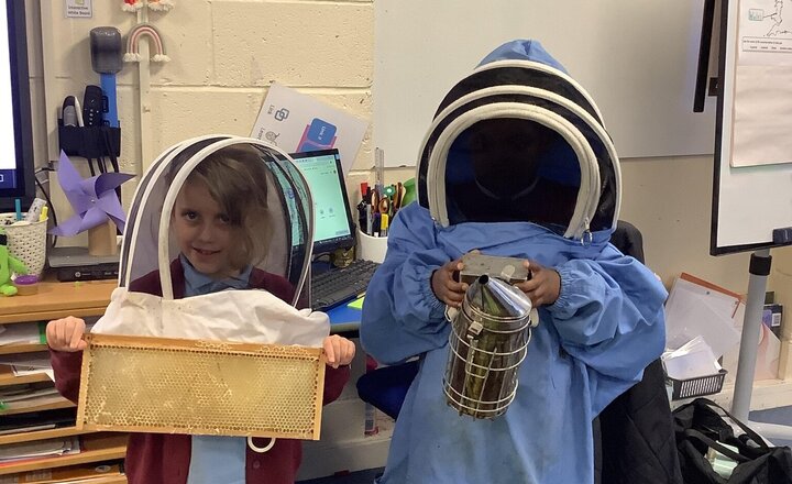 Image of Our English lesson on "Bee and Me" was enriched today! With Mrs. Brownlie's help, we examined honeycomb and essential beekeeping tools, giving us a hands-on look at honey production and bee care. We finished by tasting fresh honey!