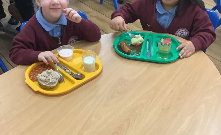 Image of Enjoying our lunch! 🥪🥗