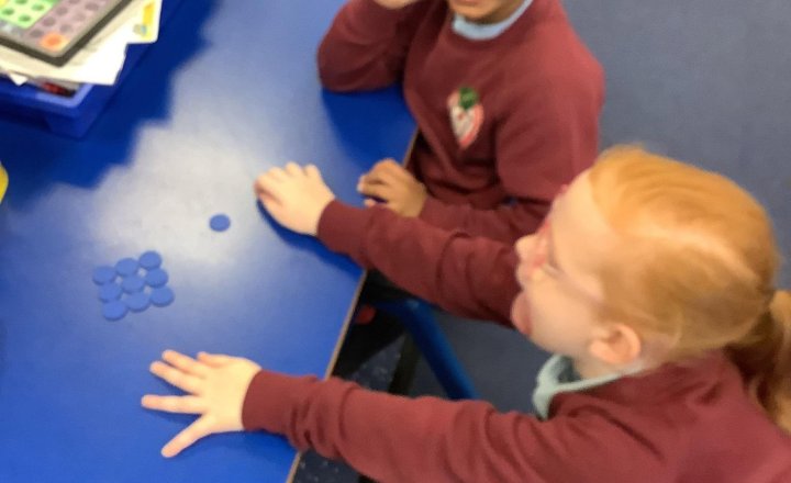 Image of Maths 🧮  Making1️⃣0️⃣ Showing all the ways we can see 1️⃣0️⃣ with counters. We learnt we can have more than 2 groups. Ask your child about this at home, can they tell you about the ways we made 10.