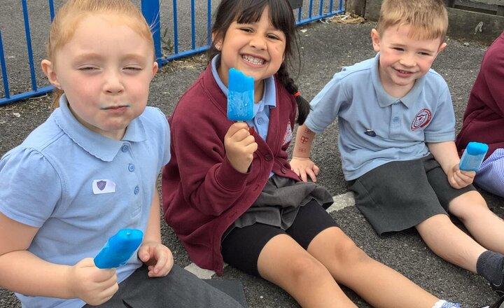 Image of Reception enjoying their ice cream.