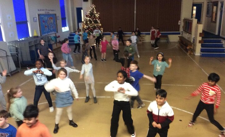 Image of This afternoon, we have had our Christmas party! We played games and listened to music, it was so much fun!