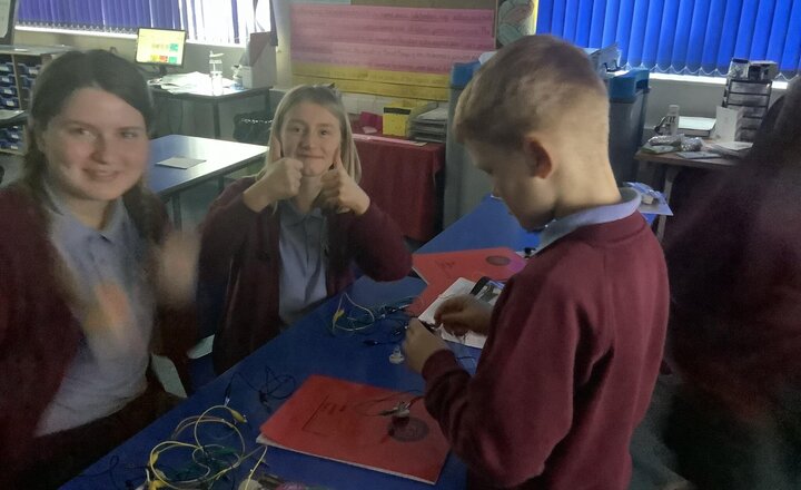 Image of This week’s science experiment was to be able to investigate which components affect the bulb in a circuit.