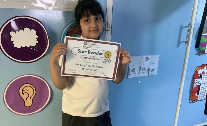 Image of This weeks reader of the week is Fatima, excellent home reads and getting that diary signed 🙋