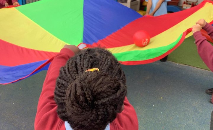 Image of Super balancing with the parachute at lunch time! 🤩