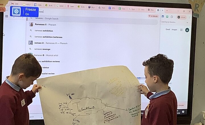 Image of More team work in year 3 researching pharaohs.
