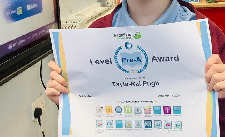 Image of Tayla was awarded a certificate for her excellent efforts on reading plus 👨‍🎓