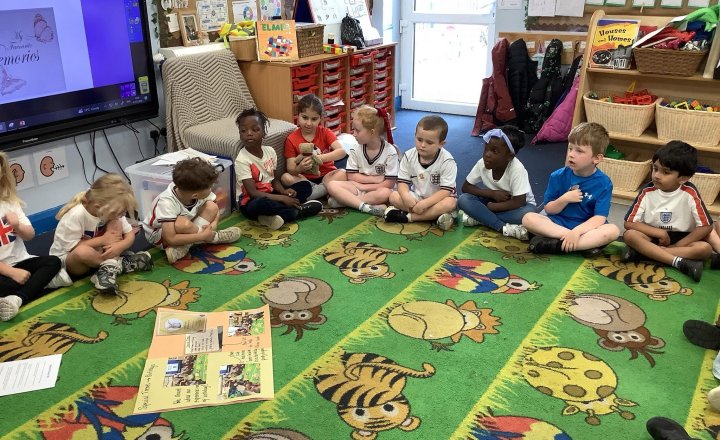 Image of In RE, we have been sharing our personal special times, Clever cub wanted to share his favourite times with his memory box! 🧰🤩