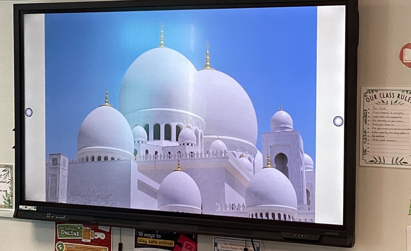 Image of Investigating the features of a Mosque.