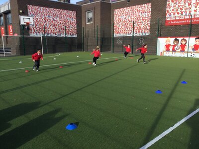 Image of Year 1 (Class 4) - P.E - Relay Races