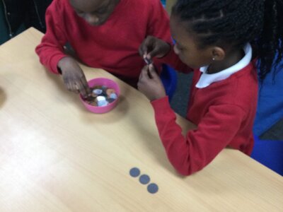 Image of Year 2 (Class 5) - Maths - Making £1