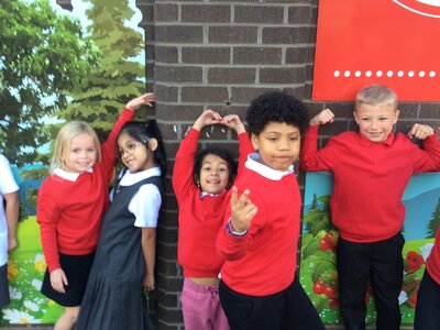 Image of Year 2 (Class 5) - Science - Material Hunt