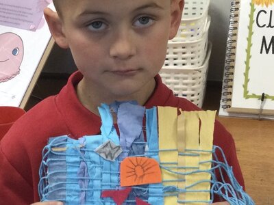 Image of Year 2 (Class 6) - Art - Learning to Weave