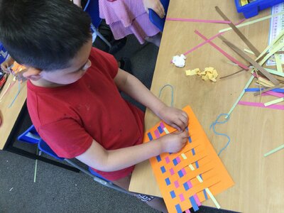 Image of Year 2 (Class 6) - Art - Learning to Weave