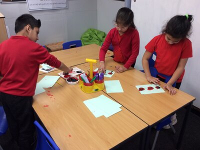 Image of Year 2 (Class 6) - Remembrance Day