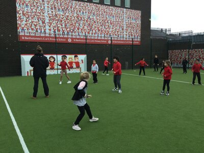 Image of Year 2 (Class 7) - P.E - Throwing and Catching