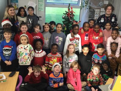 Image of Year 4 (Class 10) - Christmas Jumper Day