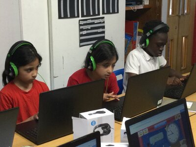 Image of Year 4 (Class 10) - Computing & Maths - Time on Analogue Clocks