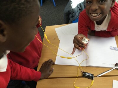 Image of Year 4 (Class 10) - Science - Conductors or Insulators