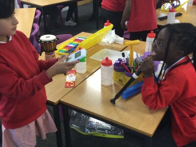 Image of Year 4 (Class 11) - Oracy / Science - Investigating a Question