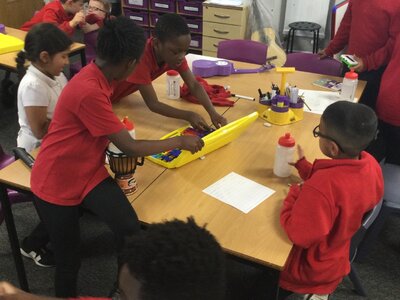 Image of Year 4 (Class 11) - Oracy / Science - Investigating a Question
