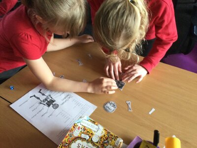 Image of Year 4 (Class 11) - Science - Skeletons