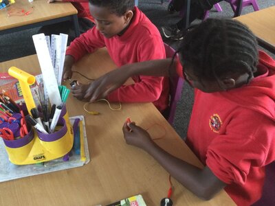 Image of Year 4 (Class 12) - Science - Circuits