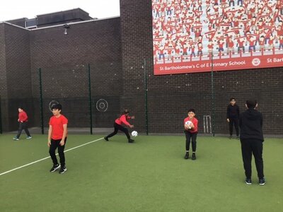 Image of Year 5 (Class 14) - P.E - Football