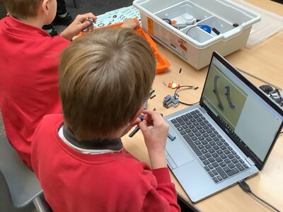 Image of Year 5 - Computing Club - Lego Mindstorms Update