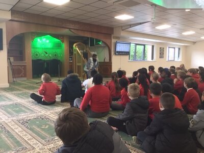 Image of Year 5 - R.E - Gurdwara Visit