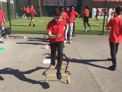 Image of Year 6 (Class 16) - P.E - Sports Day