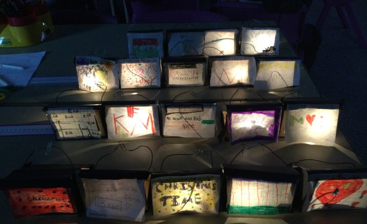 Image of Year 3 (Class 9) - Science - Light Boxes