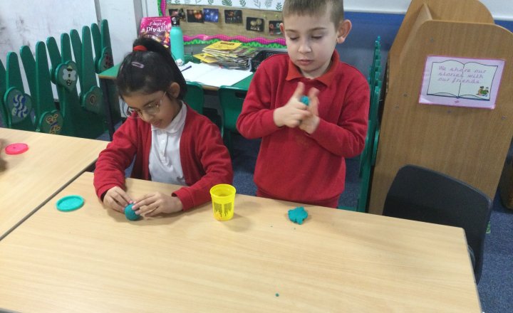 Image of Year 1 (Class 4) - Maths - 2D and 3D Shapes