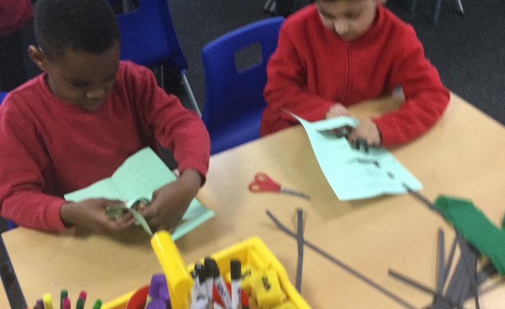 Image of Year 2 (Class 5) - Art - Weaving
