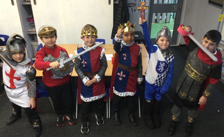 Image of Year 2 (Class 5) - Kinds & Queens Day