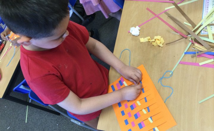 Image of Year 2 (Class 6) - Art - Learning to Weave