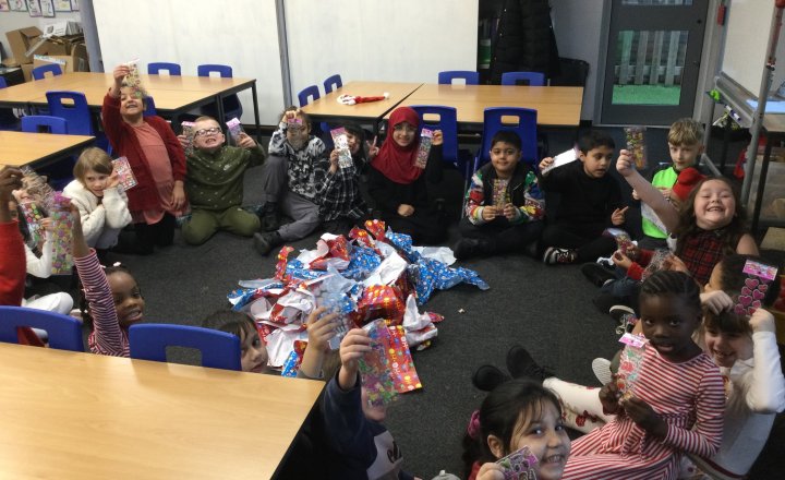 Image of Year 2 (Class 6) - Christmas Party