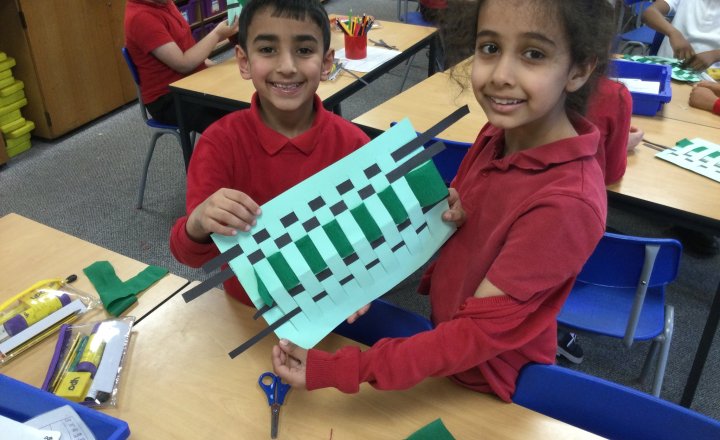 Image of Year 2 (Class 7) - Art - Weaving Skills