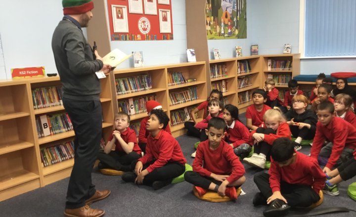 Image of Year 3 (Class 8) - English - Library Reading Time