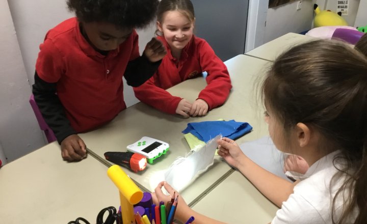 Image of Year 3 (Class 8) - Science - Data Loggers