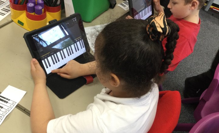 Image of Year 3 (Class 9) - Computing - Garage Band