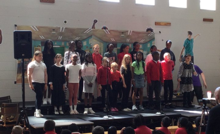 Image of Year 3 (Class 9) - Performing Arts / Choir Show