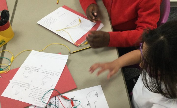 Image of Year 3 (Class 9) - Science - Circuits