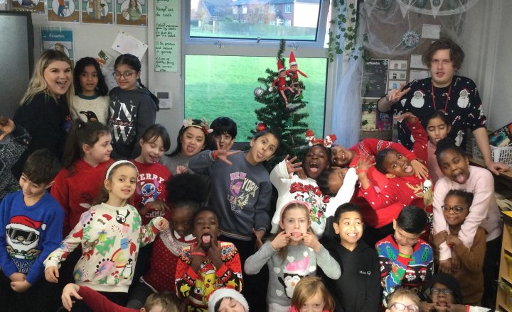 Image of Year 4 (Class 10) - Christmas Jumper Day